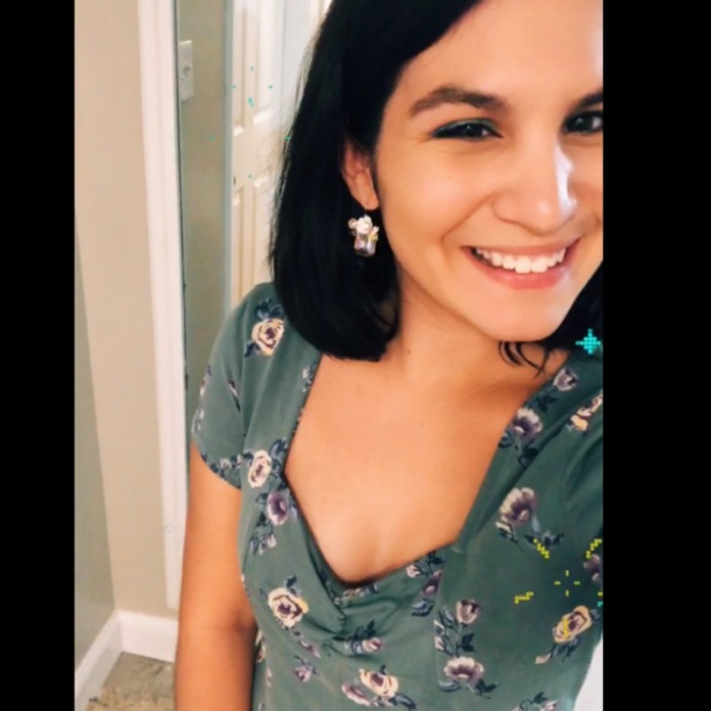 Meet your Posher, Nola